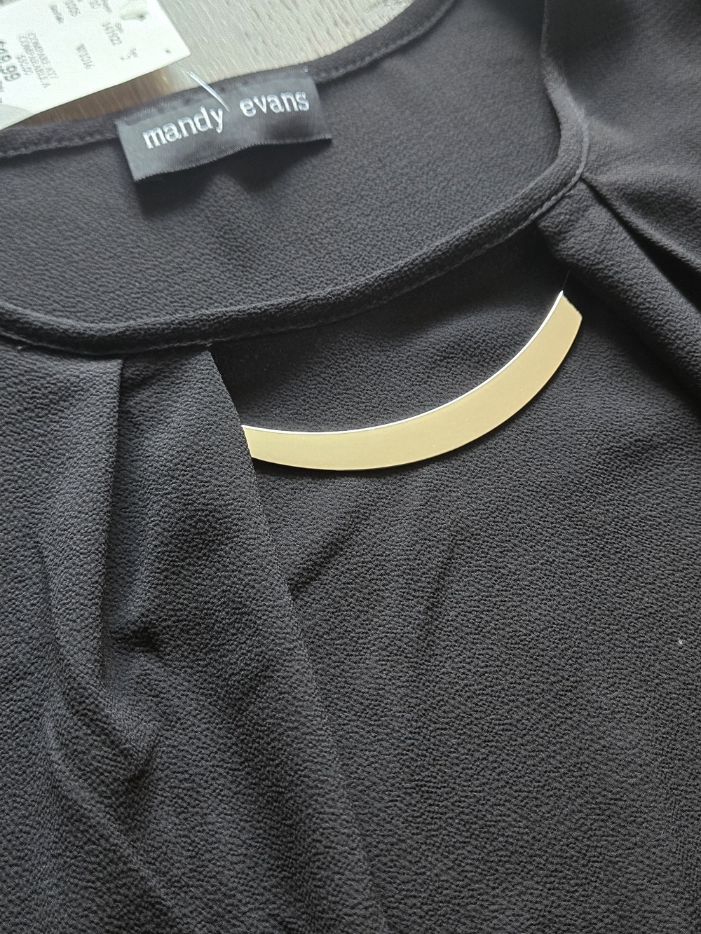 Mandy Evans Black Sleeveless Keyhole Blouse with Gold Hardware Accent Size LG - Picture 3 of 4